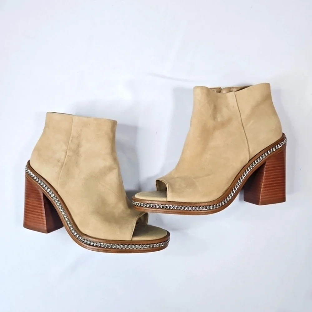 Vince Camuto Bitnny Tan Suede Chain Peep-Toe ankle heel Booties Size 7